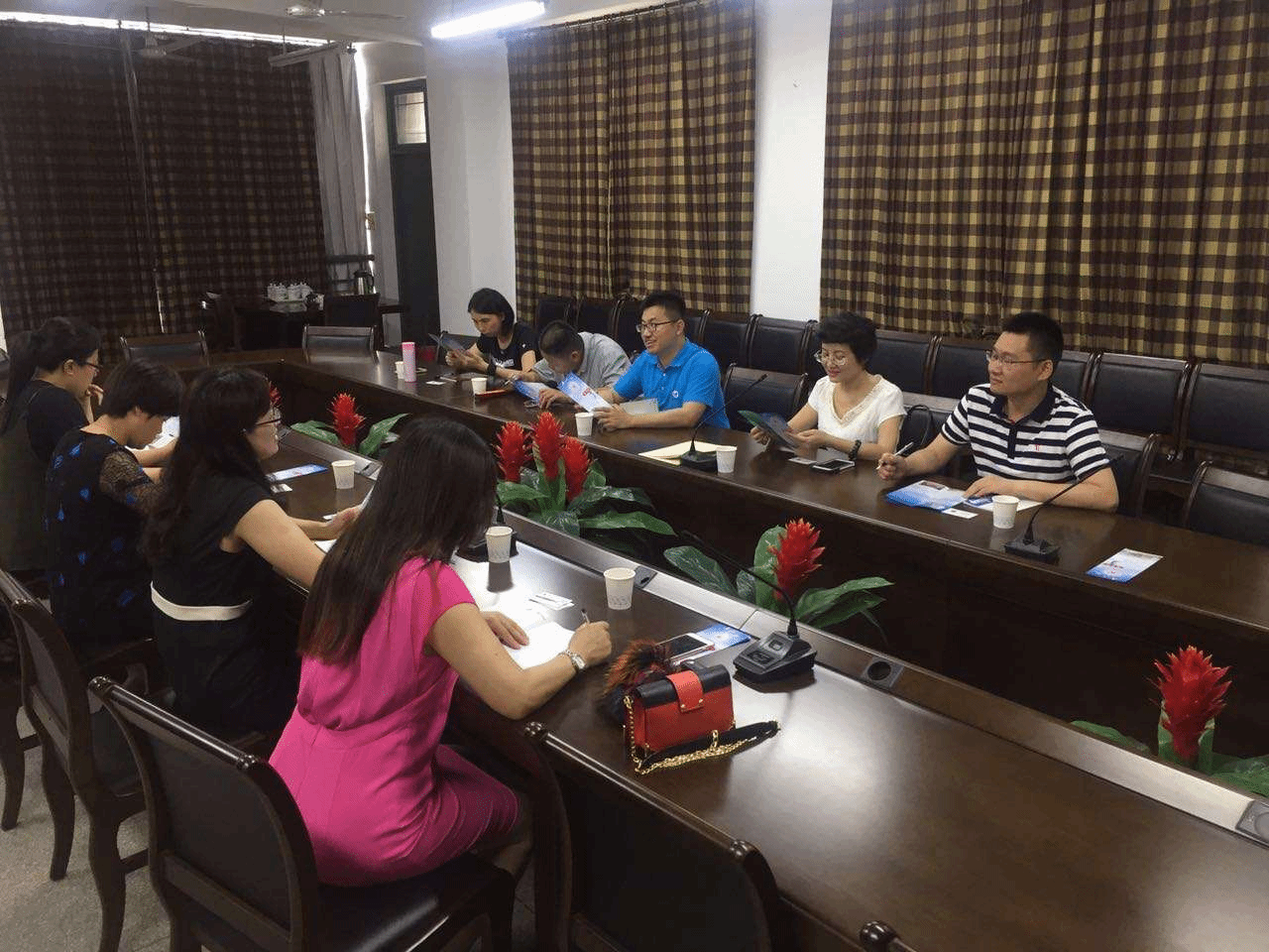 厦门华厦学院商管系一行到公司调研交流