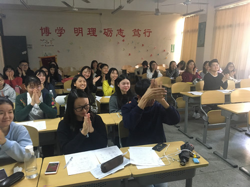 提前预警 全面应战--威廉希尔官网各班开展防电信诈骗主题班会