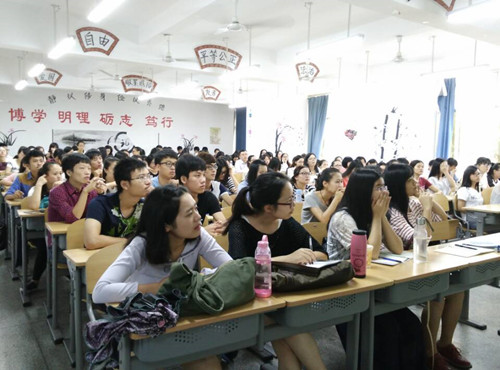 海南大学经济与管理学院工商管理系主任蔡东宏教授应邀来公司交流讲学