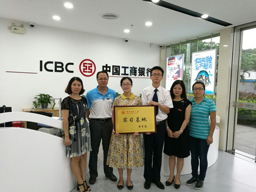 威廉希尔官网07届员工佘宇返校交流座谈