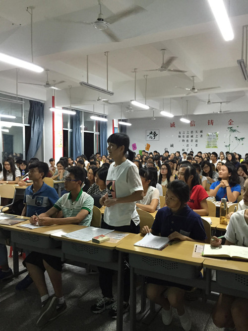 威廉希尔官网成功举办“助力高校学子，成功走向财会职场巡回活动”之财务讲座