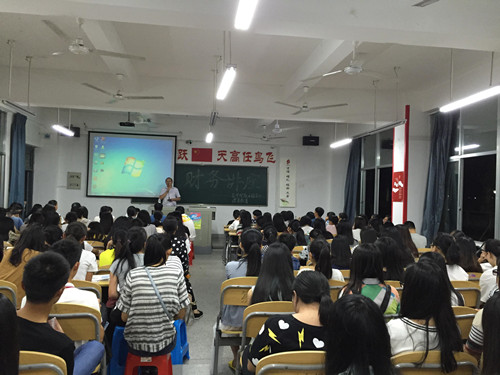 威廉希尔官网成功举办“助力高校学子，成功走向财会职场巡回活动”之财务讲座