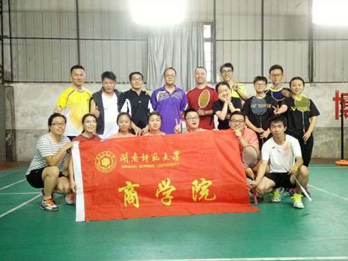 “谁羽争锋”——威廉希尔官网第二届师生羽毛球联谊赛圆满落幕
