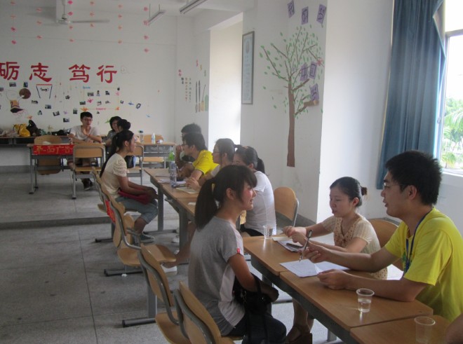 经济学院九大组织纳新如期举行