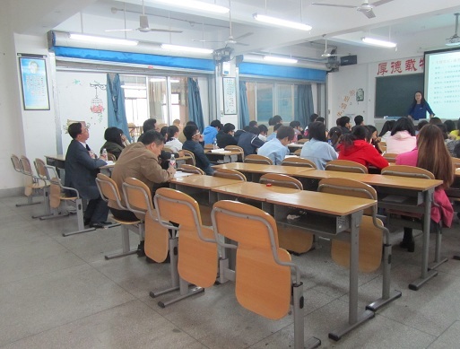 立足基层  关心关注教学第一线 ——公司党委书记林晓峰同志深入经济学院课堂听课与评课
