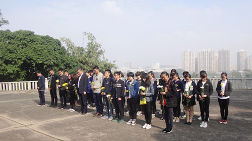 威廉希尔官网在国家公祭日开展“永矢弗谖，祈愿和平”祭奠活动