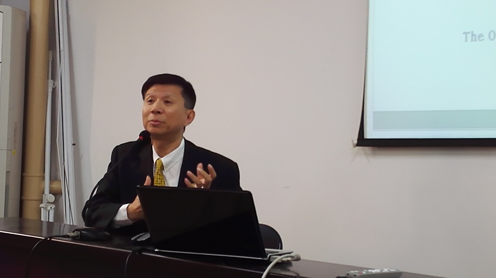 台湾东海大学黄开义教授应邀到威廉希尔官网讲学