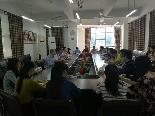 威廉希尔官网专题学习党的十八届六中全会会议精神，提升党员“四种意识”