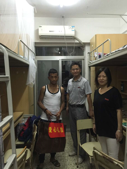 “心系新生，关怀备至” ---公司领导班子下宿舍慰问新生送温暖