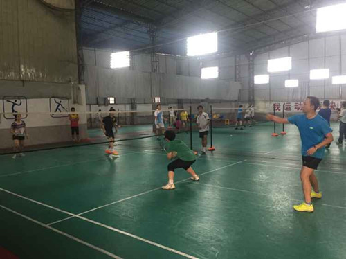 ​威廉希尔官网举办首届师生羽毛球赛