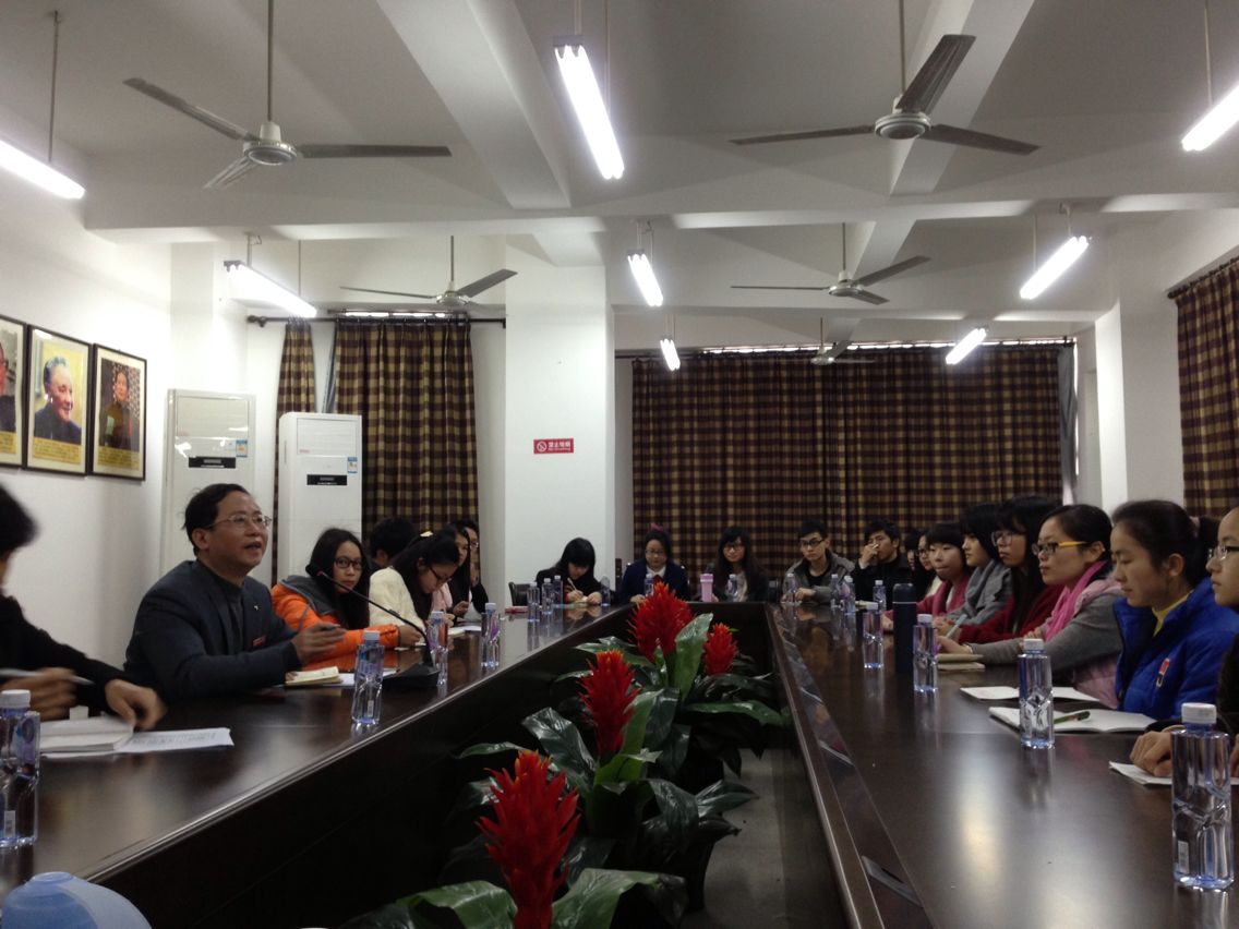兼听则明——经济学院召开联系服务员工专题座谈会