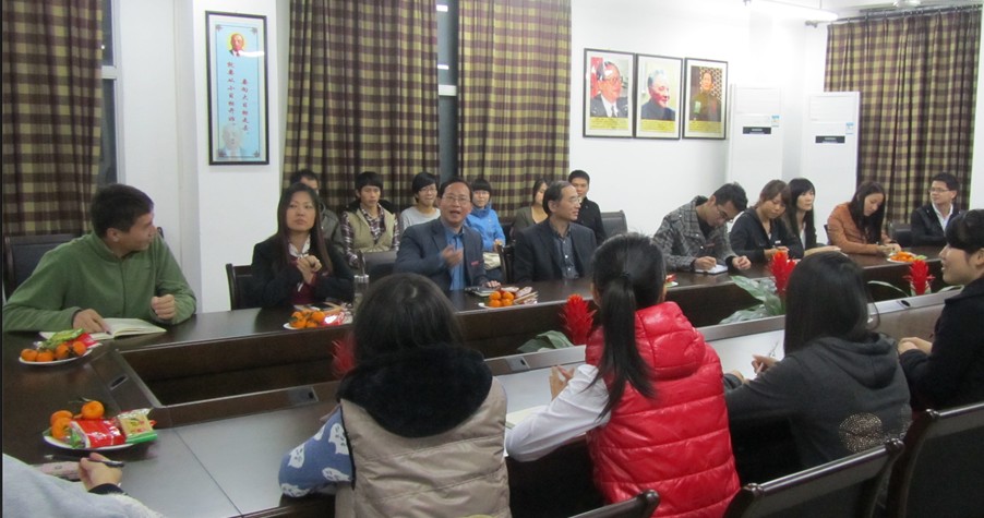 经济学院特邀方福前教授与我系专任教师及员工代表进行座谈